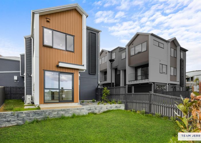  at Lot 11, 6 Woodhouse Place, West Harbour, Waitakere City, Auckland