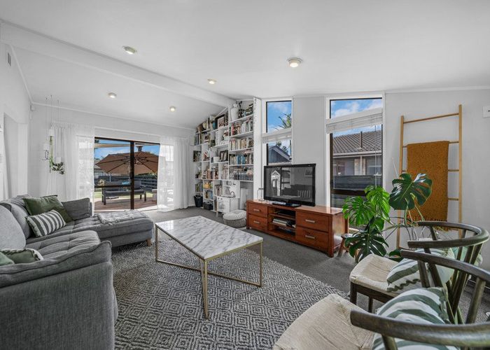  at 1 Balgowan Terrace, Conifer Grove, Papakura, Auckland