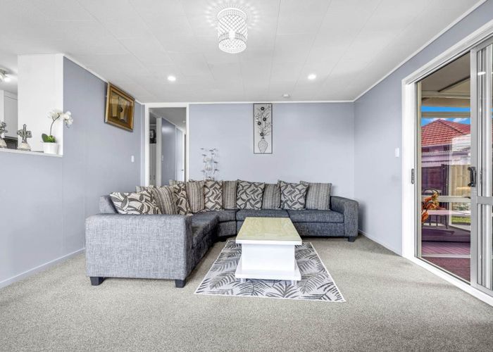  at 2/8 Portage Road, Papatoetoe, Manukau City, Auckland