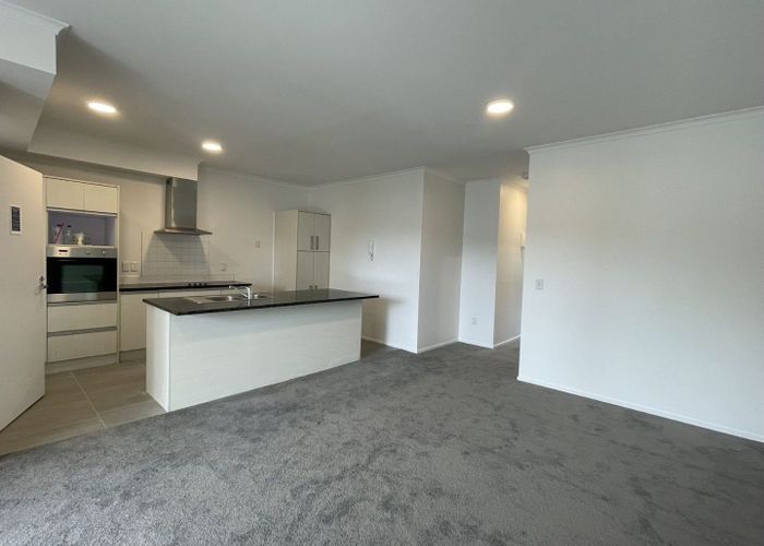  at 4/11 Carlos Drive, Flat Bush, Manukau City, Auckland