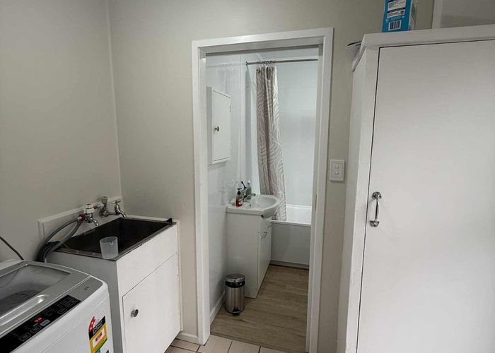  at 2/41 Willcott Street, Mount Albert, Auckland City, Auckland