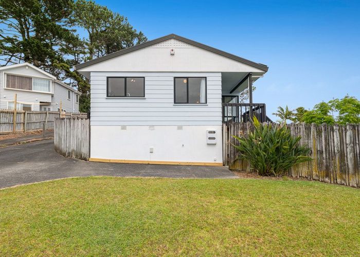  at 1/25 Jumento Place, Unsworth Heights, Auckland
