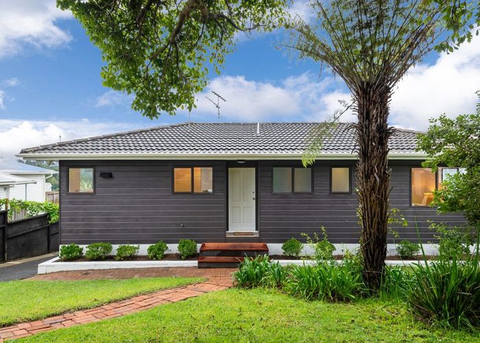  at 8 Hague Place, Birkenhead, North Shore City, Auckland