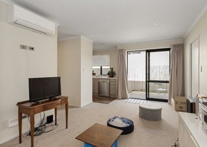  at 2/99 Lake Road, Frankton, Hamilton, Waikato