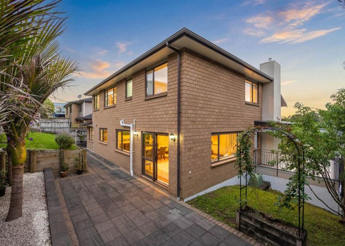  at 17 Lakeridge Close, Northcross, North Shore City, Auckland