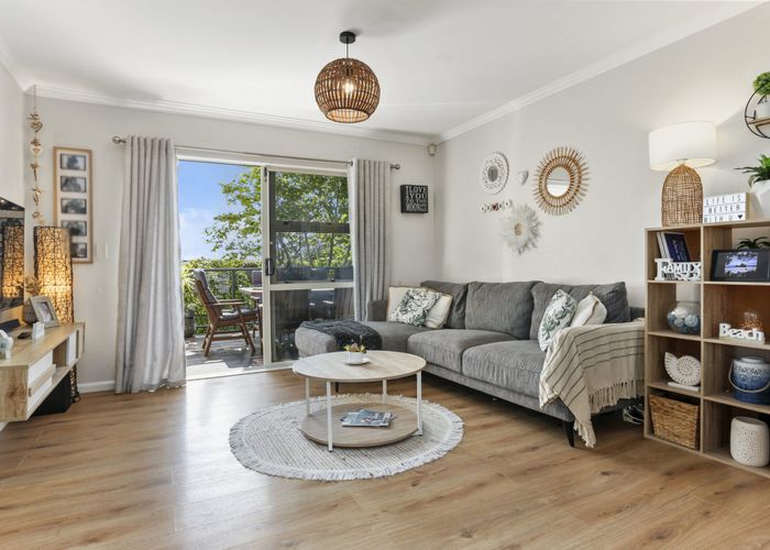  at 2/130 Sandspit Road, Shelly Park, Auckland