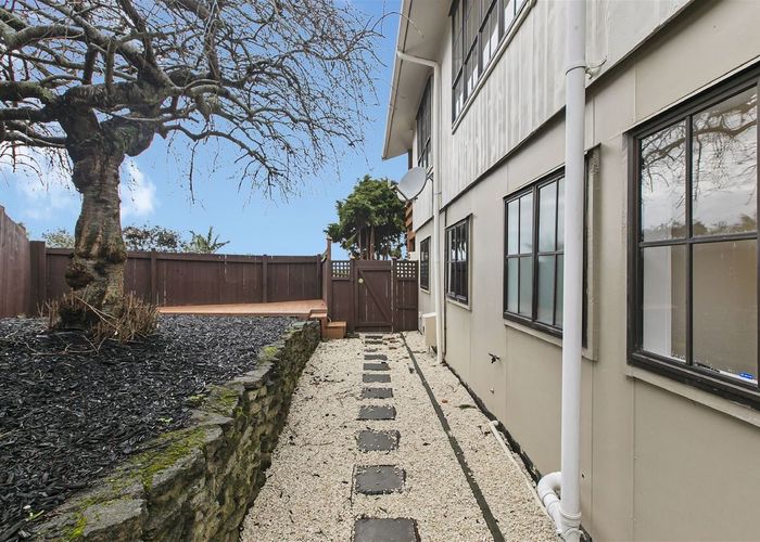  at 7 Glen VIsta Place (Outgoing inclusive), Bayview, North Shore City, Auckland