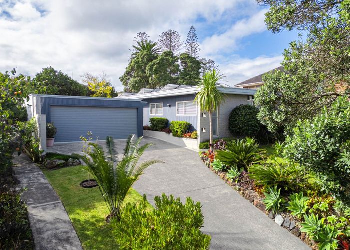  at 13  James Evans Drive, Northcote, North Shore City, Auckland