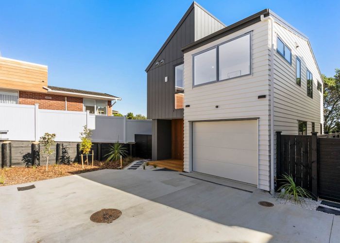  at 21D Knights Road, Rothesay Bay, North Shore City, Auckland