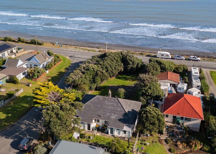  at 25 The Esplanade, Raumati South, Kapiti Coast, Wellington