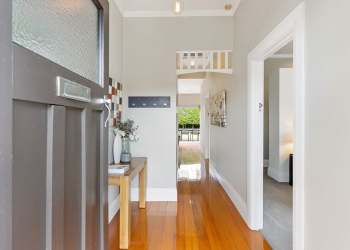  at 8 Athens Road, Onehunga, Auckland