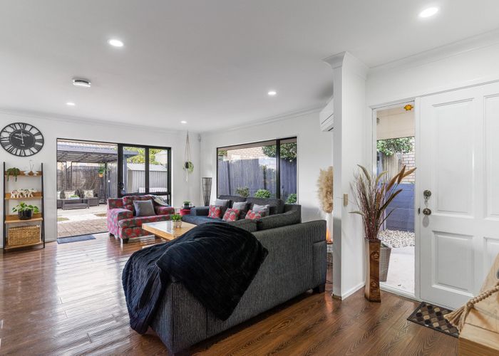  at 2/21 Stratford Road, Alfriston, Manukau City, Auckland
