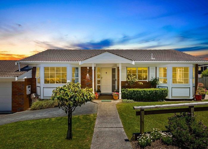  at 2/9 Richards Avenue, Forrest Hill, Auckland