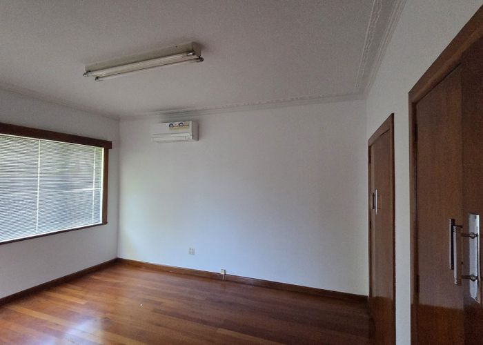  at 207 Titirangi Road, Titirangi, Waitakere City, Auckland