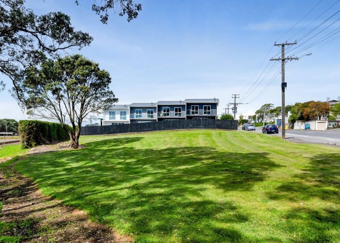 For sale 40 and 42 Breakwater Road, Moturoa, New Plymouth, Taranaki