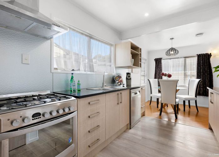  at 1/21 Rapallo Place, Farm Cove, Auckland