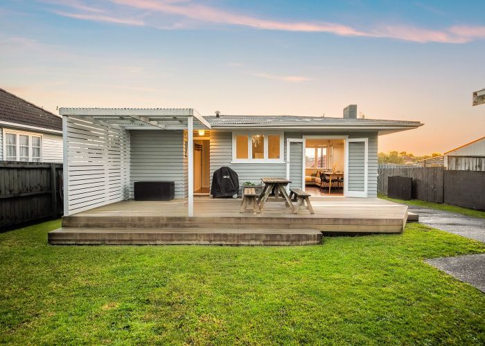  at 9 Roseville Street, New Windsor, Auckland