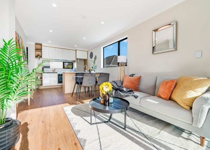  at 5/3 Royal View Road, Te Atatu South, Waitakere City, Auckland
