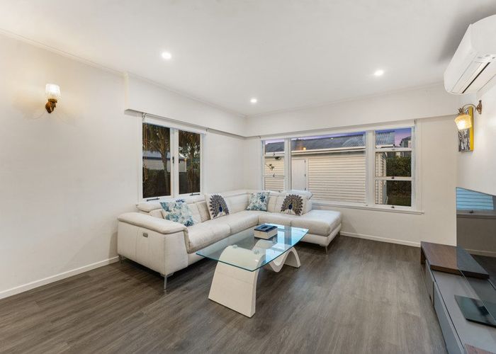  at 8 Becroft Drive, Forrest Hill, North Shore City, Auckland