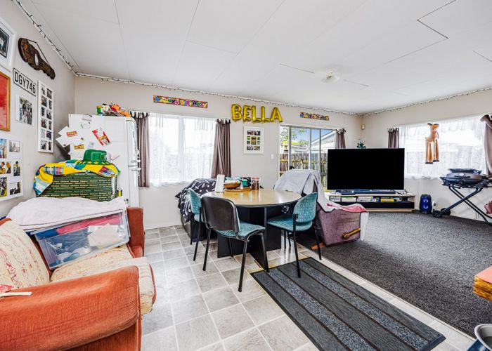  at 1/5 Solveig Place, Randwick Park, Manukau City, Auckland