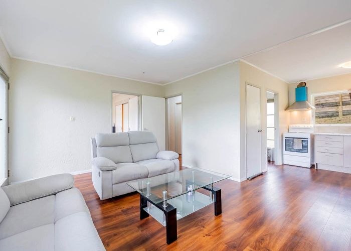  at 2/59 Ayton Drive, Tōtara Vale, Auckland