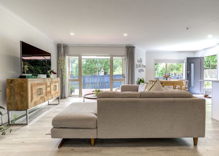  at 152E Clarkin Road, Fairfield, Hamilton
