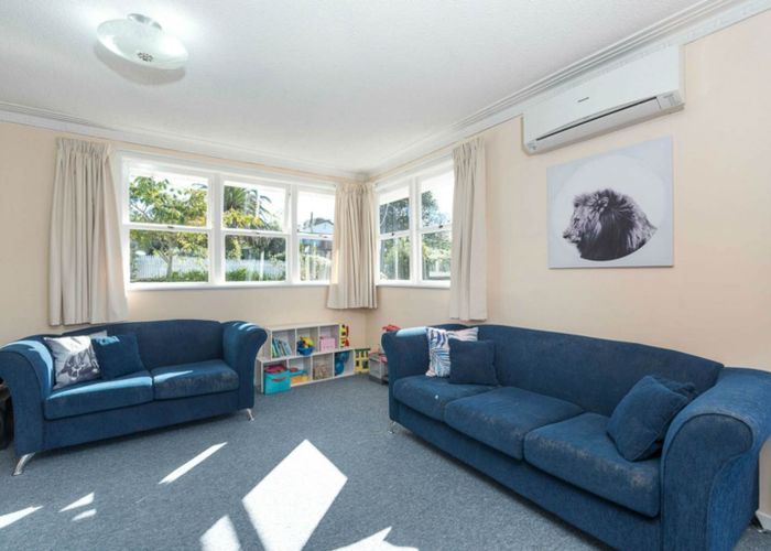  at 15 Kelwyn Road, Kelston, Waitakere City, Auckland