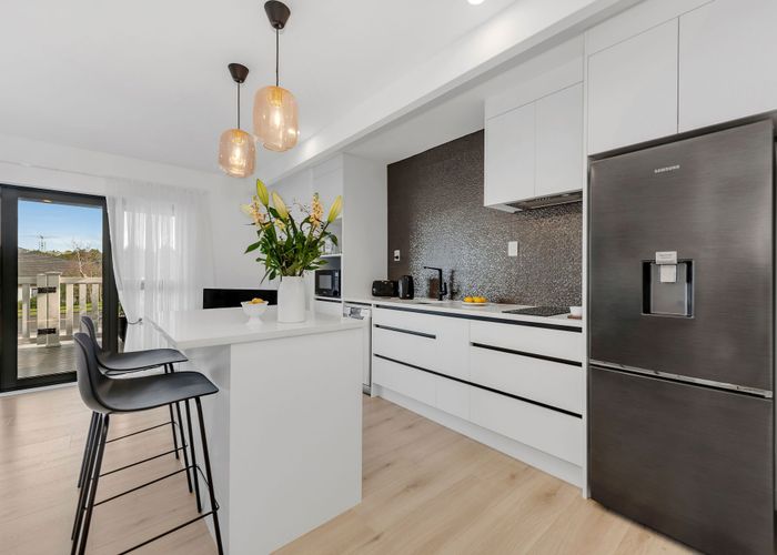  at 12 Pinewood Grove, Botany Downs, Manukau City, Auckland