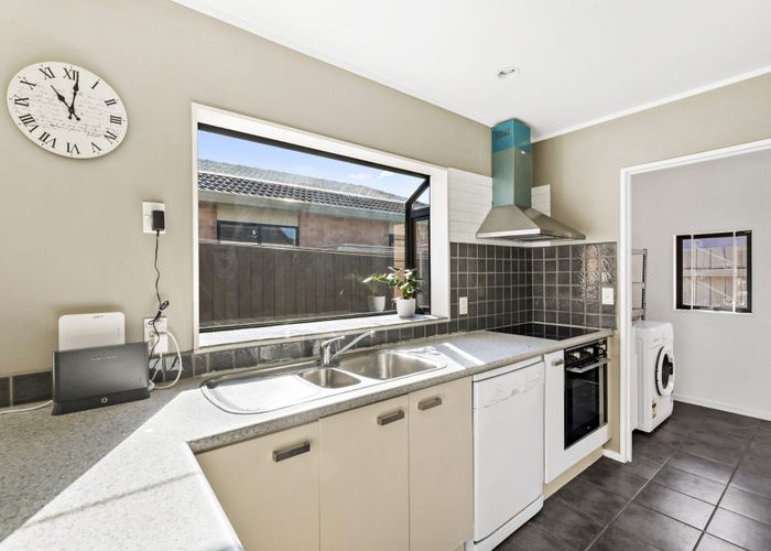  at 5/6 Stanhope Road, Mount Wellington, Auckland