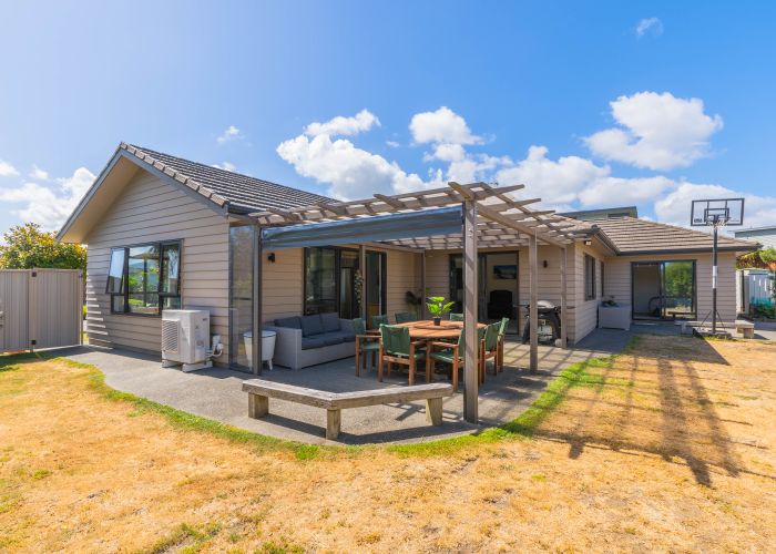 Free property data for 38 Simpson Crescent, Raumati Beach, Paraparaumu