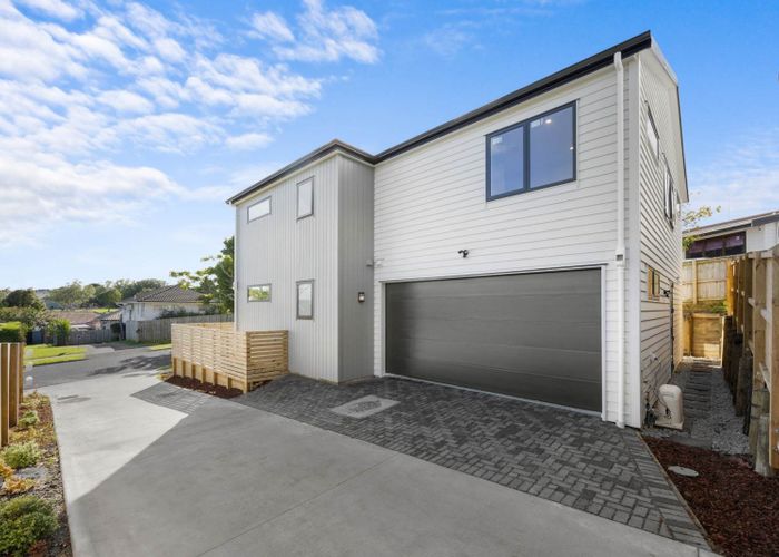  at 11A Banyan Drive, Totara Heights, Manukau City, Auckland