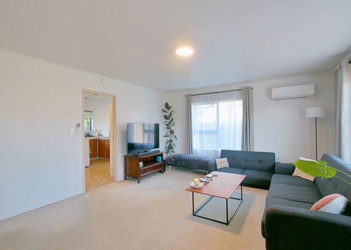  at 2/13 Frank Evans Place, Henderson, Waitakere City, Auckland
