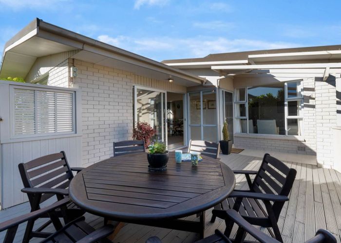  at 32 Fielding Crescent, Farm Cove, Auckland