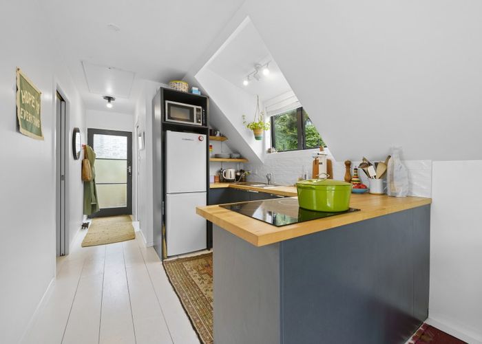  at 20 Kellsmere Crescent, Island Bay, Wellington
