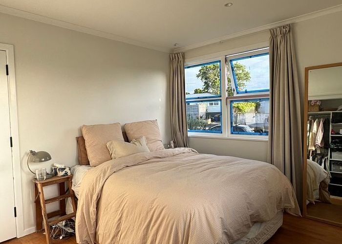  at 25 Paragon Avenue, Beach Haven, North Shore City, Auckland