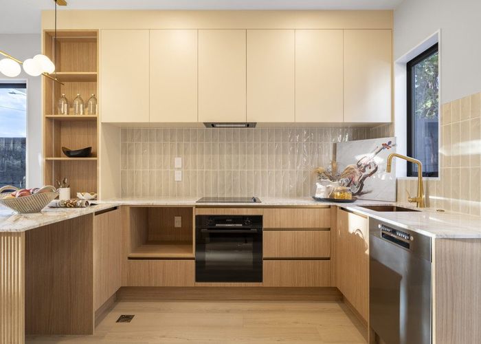  at 112 Beach Road, Te Atatu Peninsula, Waitakere City, Auckland