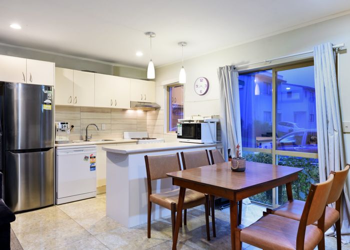  at 9 Lockington Avenue, Henderson, Auckland