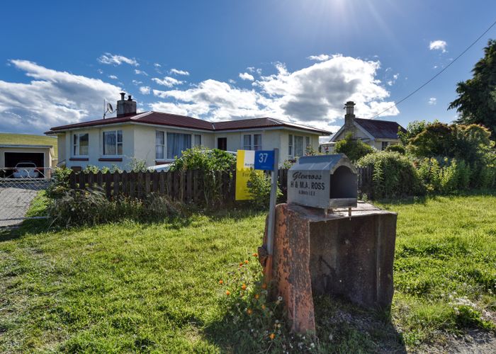  at 37 Robertson Road, Chatton North