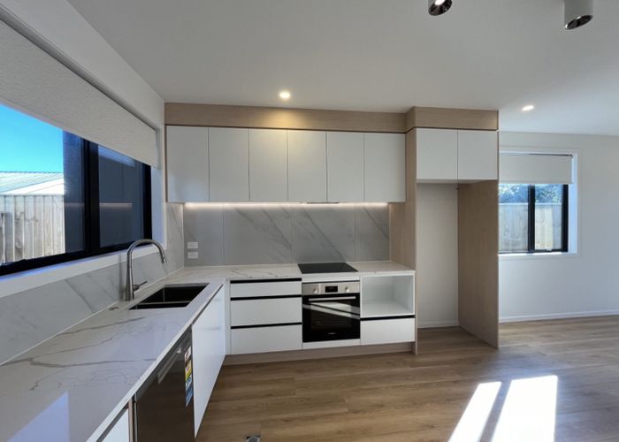  at 27 Dawnhaven Drive, Te Atatu Peninsula, Auckland