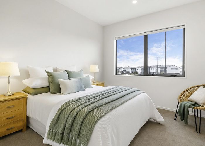  at 8 Pohorama Lane, Conifer Grove, Papakura, Auckland