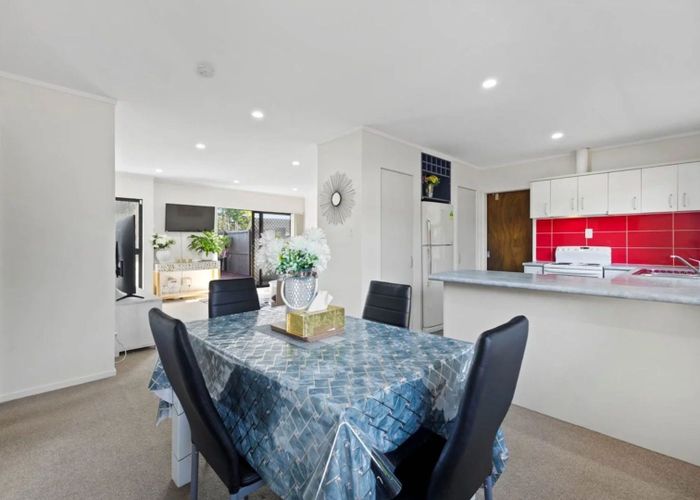  at 2/30 Kindergarten Drive, Conifer Grove, Papakura, Auckland