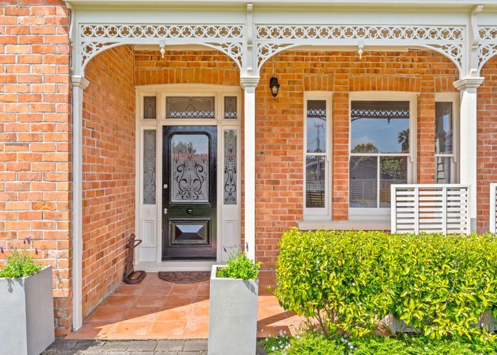  at 14 Eversleigh Road, Belmont, Auckland