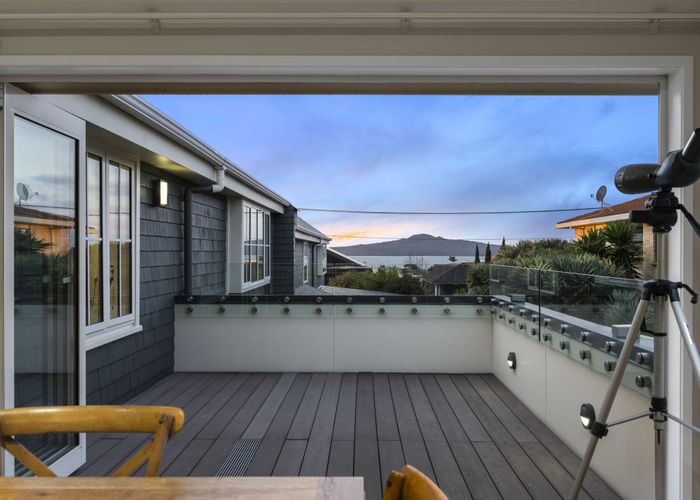  at 2/33 Ronaki Road, Mission Bay, Auckland City, Auckland