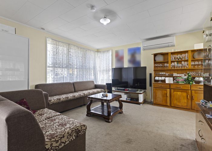  at 6 Geoffrey Place, Mangere East, Auckland