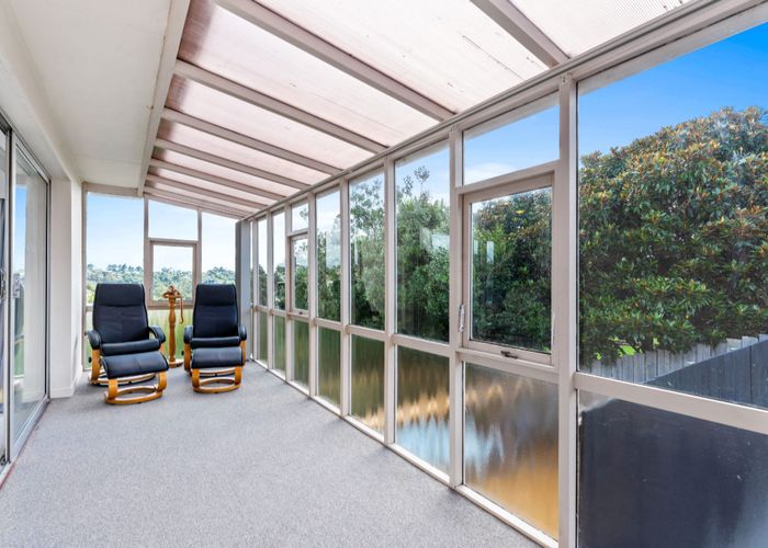  at 1/207 Glamorgan Drive, Torbay, Auckland