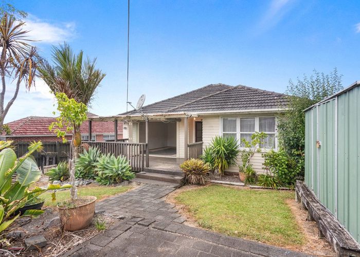  at 53 Tiroroa Avenue, Te Atatu South, Waitakere City, Auckland