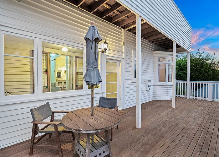  at 4 Rodney Road, Northcote Point, Auckland