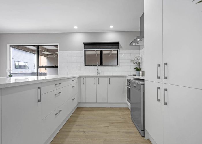  at 16C  Pine Street, New Lynn, Waitakere City, Auckland