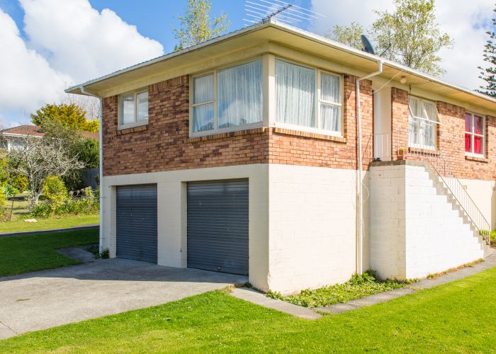  at 1/40 Diana Drive, Glenfield, Auckland