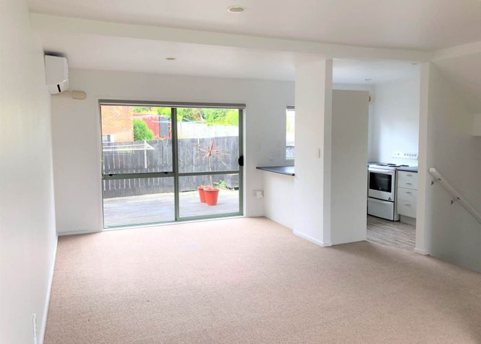  at 3/5 Kilham Avenue, Northcote, North Shore City, Auckland